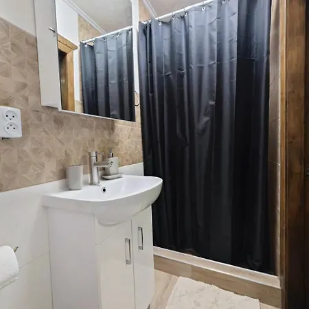 цімбори Apartman *