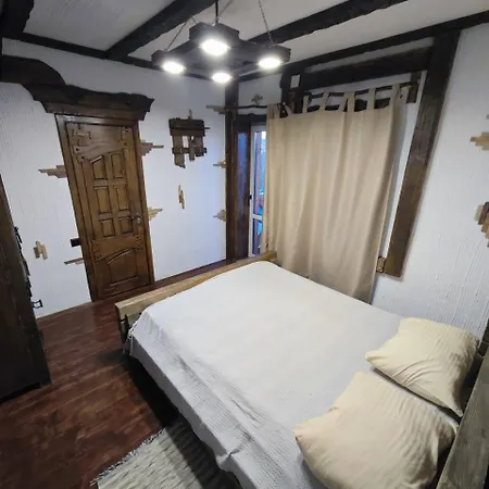 цімбори Apartment *